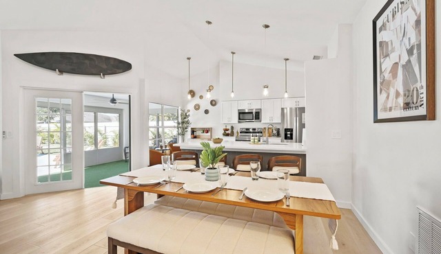 Casa Del Sol ~ Private Pool, Pickleball, Speakeasy in Melbourne