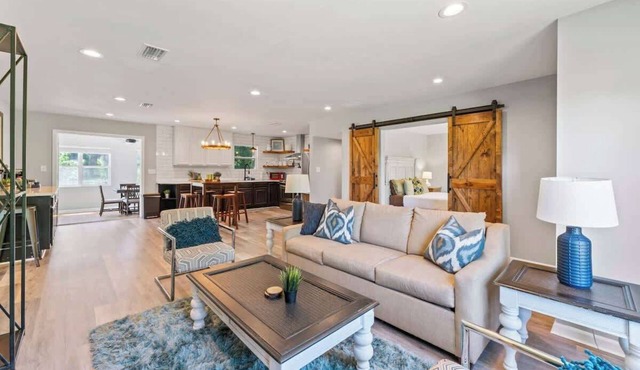 "Casa Del Sol Retreat" Front Porch, W/D, 4-Br