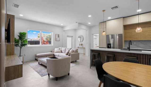 Casa Gabriel, Comfortable and spacious private home 15 minutes from downtown Miami!