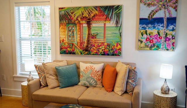 Casa Louisa -Beautiful 2 Bedroom in Old Town - Right off Duval/Great Front Porch