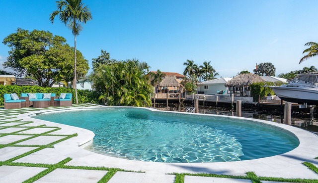 Casa Maria-3 Bedroom-2 Bath for 6 Guests-Waterfront-Heated Pool-Near Beaches