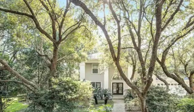 Casanana Beach Retreat- Beach Only 3 Miles Away!