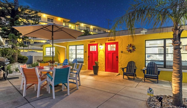 🌴 Casita Mar | Steps to Crescent Beach, HOA Pool & Quiet Island Living on Siesta Key