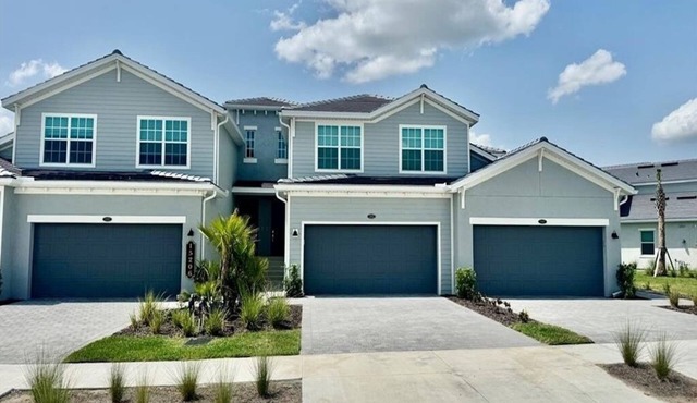 Centrally-located coach home. in Punta Gorda
