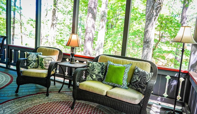 Chalet #66- a rare gem steps from swimming pool. in Pine Mountain