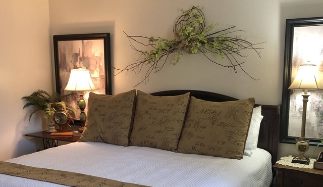 Charming 1 bedroom house adjacent to Stearns Heritage Golf in Stearns