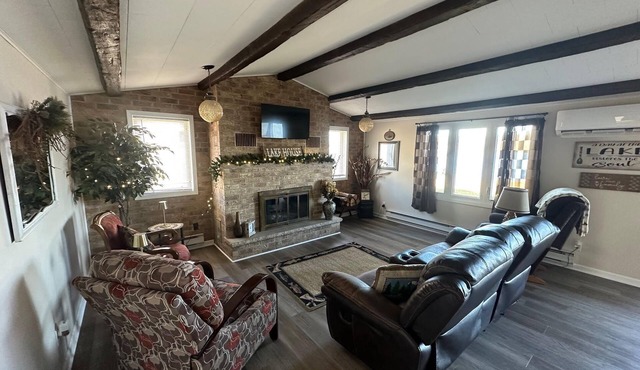 Charming 1-level, 2-Bedroom Lakeside Retreat on Lake Holcombe in Holcombe