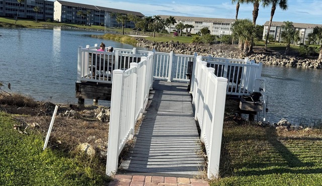 Charming 2-bedroom condo overlooking executive golf course in Fort Myers