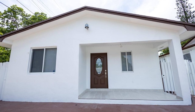 Charming 2-bedroom house in Miami, minutes from the city's most touristic spots.