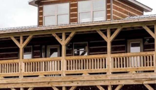 Charming 2-bedroom lodge with AC in LaFayette perfect for relaxing in LaFayette
