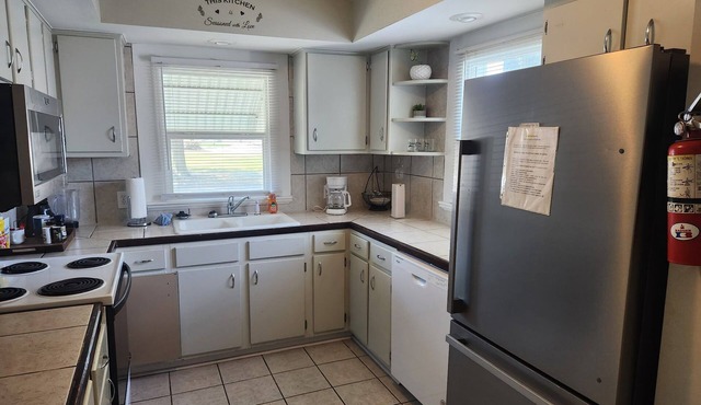 Charming 2BR Cottage in Gulfport – Close to Beach, Casinos, & Attractions!