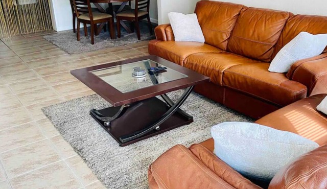 Charming 3-bedroom bungalow with AC and WiFi in welcoming Cocoa