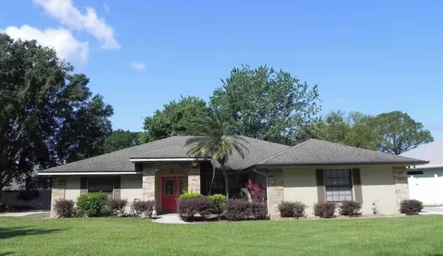 Charming 3-bedroom house located in Auburndale