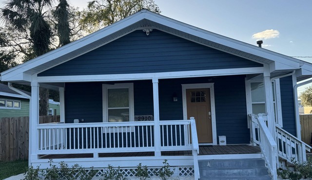 Charming 3-bedroom house with AC and WiFi in enjoyable Tampa