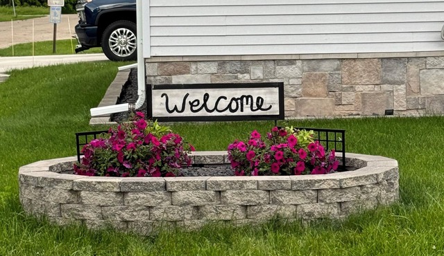 Charming 3-bedroom River/Lake Accessible House across from Clemins River Resort in Fremont