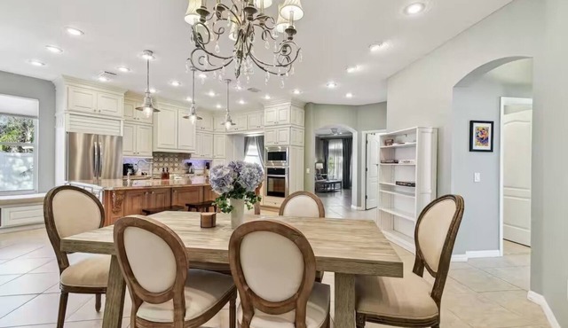 Charming 3-bedroom Centrally Located Luxury Home in Land o Lakes