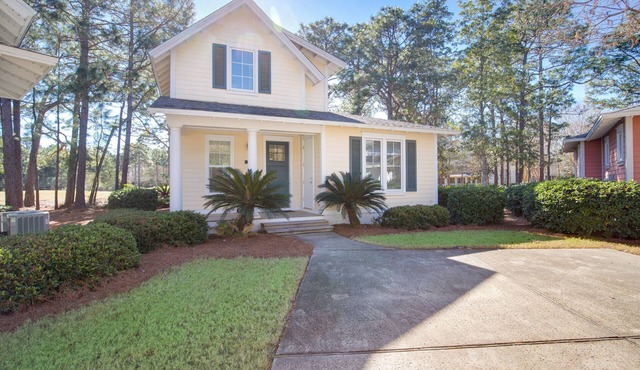 Charming 3BR Beach Cottage w/6-Seat GOLF CART! Near Pool,Hot Tub, Beach Tram