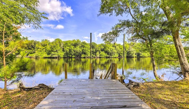 Charming Abode w/Dock on the Suwannee River