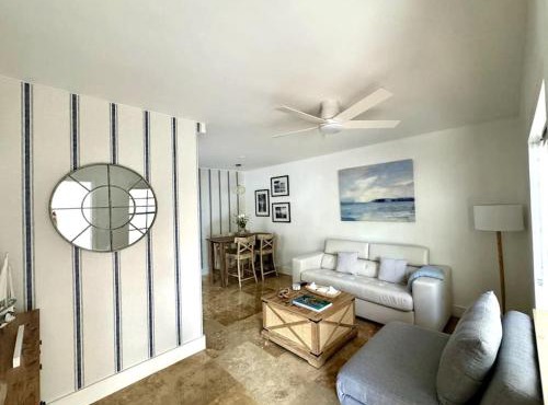 Charming and Lovely 1 Bedroom with Pool short walk from the beach
