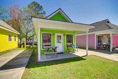 Charming Biloxi Studio w/Community Pool & Lake!