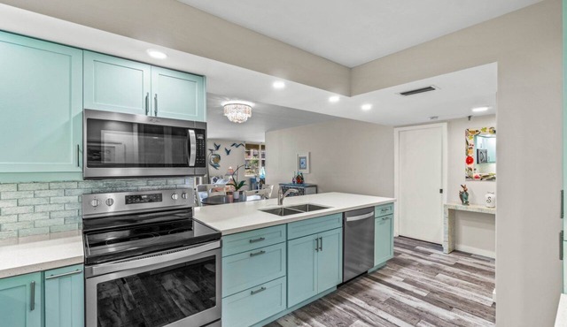Charming Boca Raton Condo: Newly Remodeled, 5 Minutes to the Beach in Boca Raton