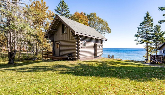 Charming cabin only feet from Lake Superior in Two Harbors