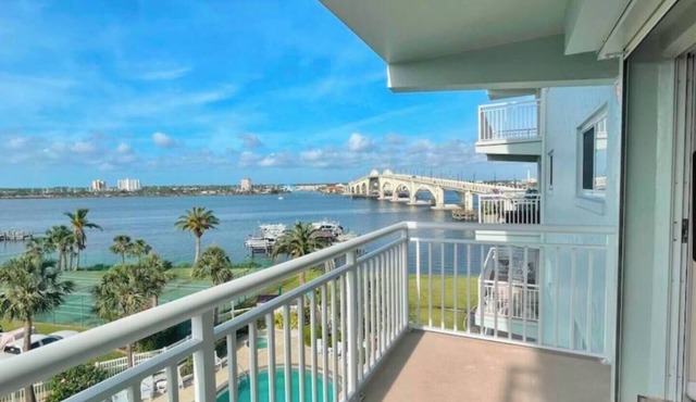 Charming condo 1-bedroom, 1.5bathroom, pool, hottube, & balcony in Daytona Beach