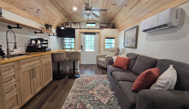 Charming Country Cottage minutes from Gainesville