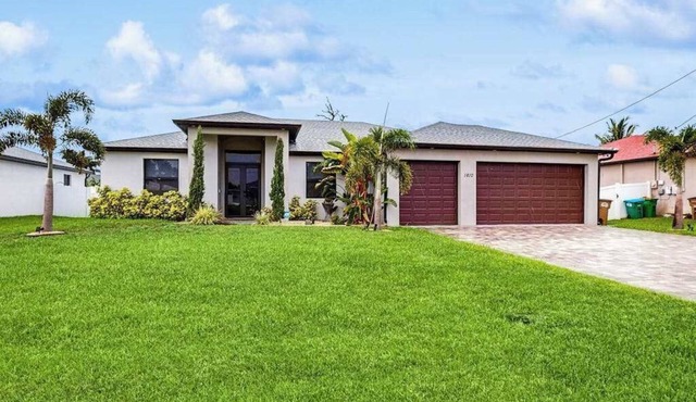 Charming dog-friendly home with pool, fireplace, fast WiFi, & washer/dryer
