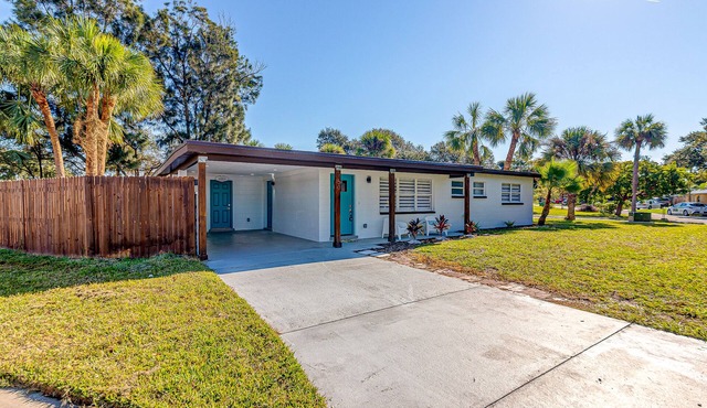 Charming home near the ocean with game room, central AC, & washer/dryer