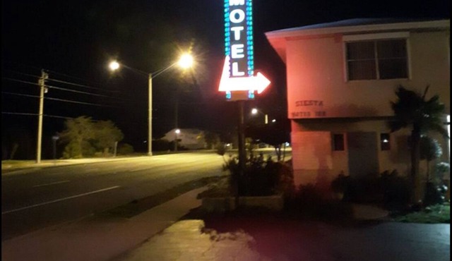 Charming hotel suite with AC and WiFi in delightful Titusville
