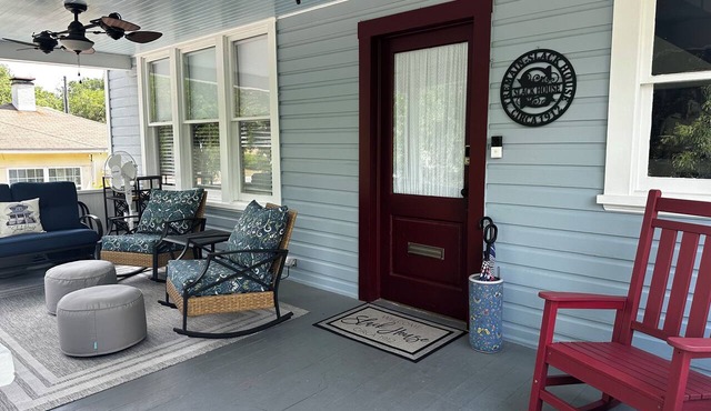 Charming Lower Level Duplex-King Bed-2 Queen-one block from downtown Mount Dora! in Mount Dora