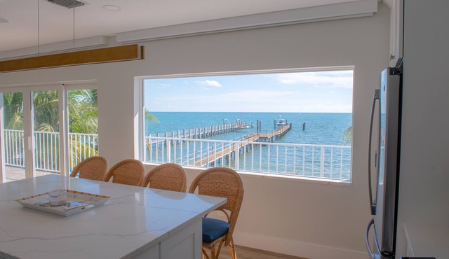 Charming Ocean Front Pool Home with dockage & pool in Islamorada