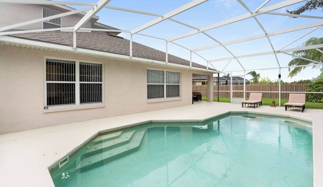 Charming Pool 4-bedroom house with Wi-Fi And AC
