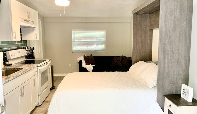 Charming Southside Studio - Centrally Located in Jacksonville