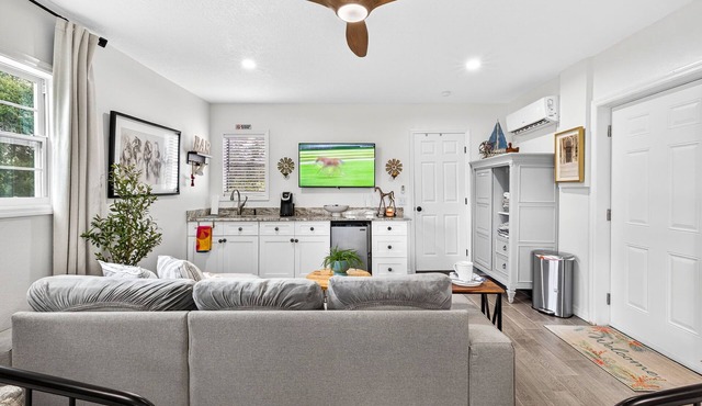 Charming studio with AC and WiFi in lovely Callco Ranch Tampa in Tampa