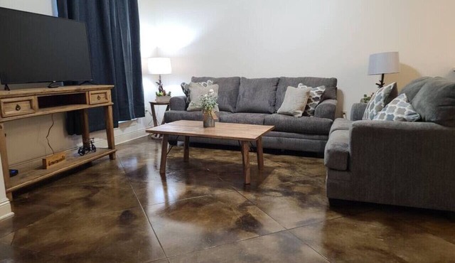 Chateau 15, spacious townhouse in Tickfaw, LA