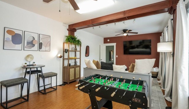Chic 1 BR in Historic Ybor City - Sleeps 4
