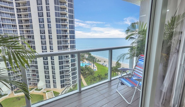Chic apartment in brilliant Sunny Isles Beach with AC, fitness room