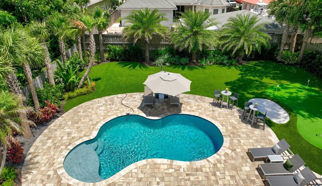 Chic Luxe Home| Pool, Putt Putt & Outdoor Living