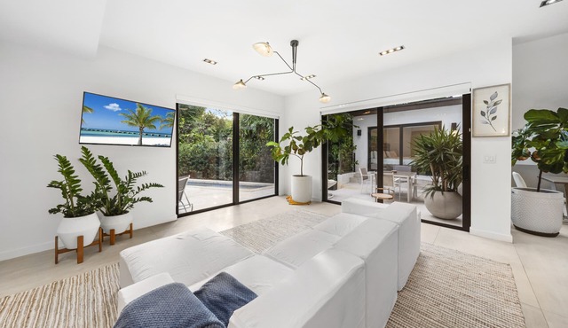 Chic Miami Villa w/Private Pool - 30+ Night Stays Only