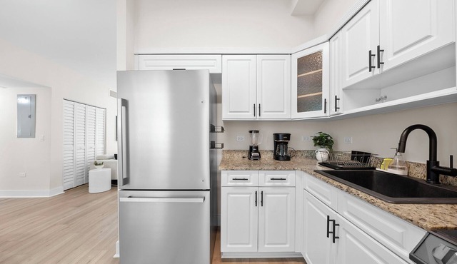 Chic Sobe Retreat 2-bedroom 2 full bath apartment walk to Lincoln Rd & Bay