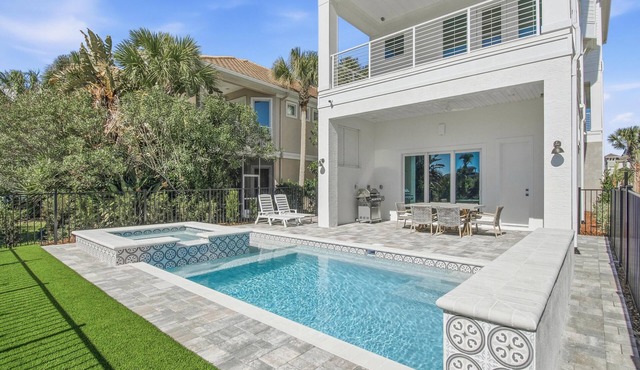 Cinnamon Beach House | Elevator | EV Charger | Ocean Views