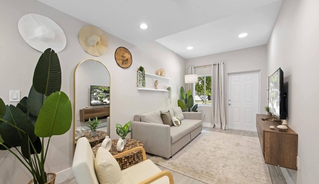 Classic Vibes Home 3BR/2.5BA & Private Pool!