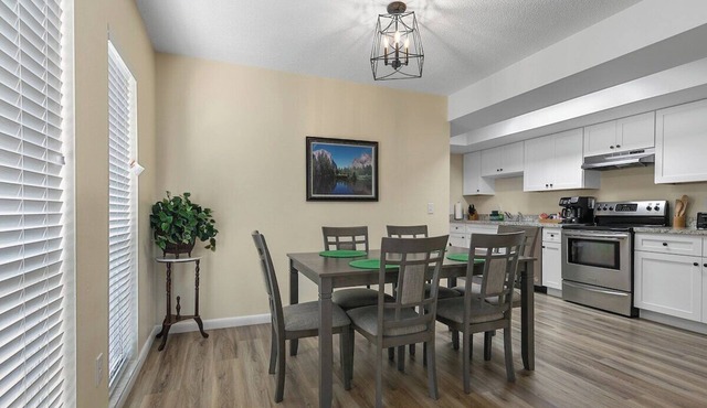 Clean & Cozy 1, Near MLB Airport, HRMC, Food, Nightlife, Beaches & Shopping!