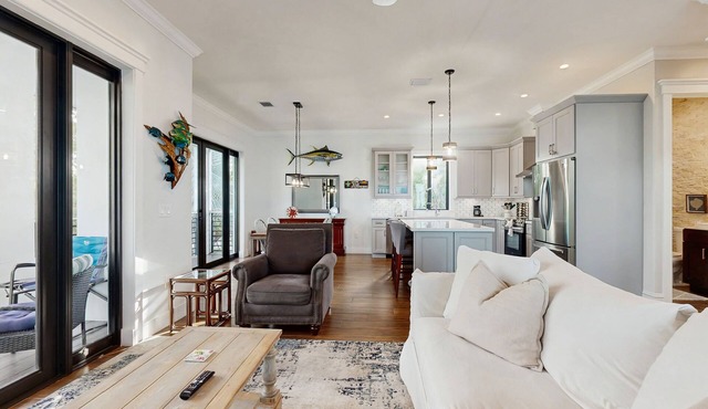 Coastal Chic Snowbird-Friendly Home with Central AC, High-Speed WiFi, and Washer/Dryer