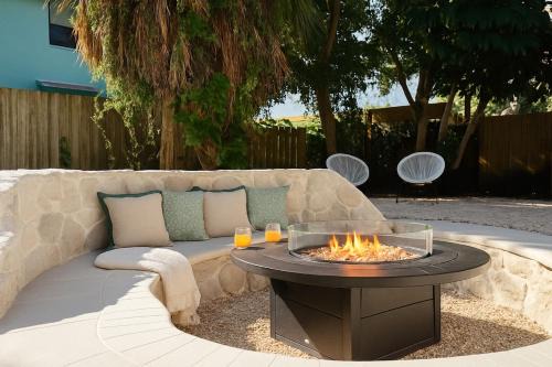 Coastal Cottage, FireTable, Steps to the Ocean