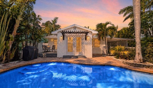 Coastal Craftsman + Pet Friendly | Steps to the Beach
