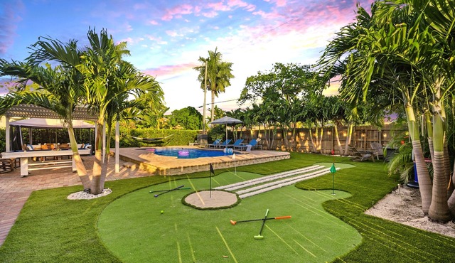 Coastal Dream Resort/4 Bed rooms/Mini Golf/Game Room/Htd Pool/BBQ