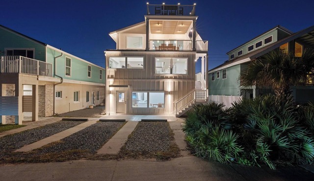Coastal Home Retreat with Rooftop Deck/Private Beachfront Deck-Steps to the Beach
